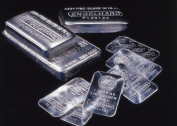 Analyst revamps gold and silver outlook ahead of 2025