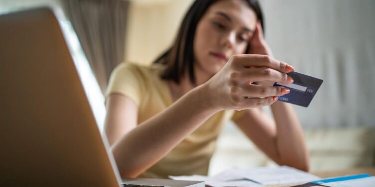 U.S. Credit Card Defaults Hit Post-Great Recession High