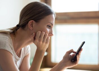 Dear Abby: I’m estranged with all of my siblings — I wish they would stop texting me