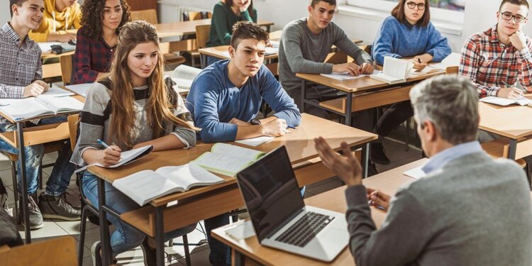 Educating High Schoolers on Mortgage Rates Will Lead to Smarter Homeowners, Lawmakers Hope