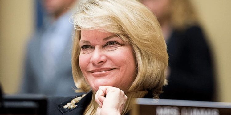 1,000,000 BTC: Senator Lummis Re-introduces Bitcoin Bill