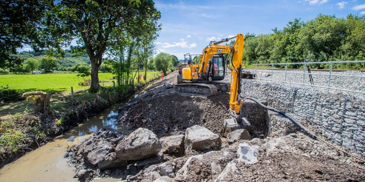 Pre-tax loss spirals at troubled Welsh contractor