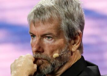 Saylor’s Strategy Issues Shock Bitcoin ‘Sell’ Warning Amid Devastating $10,000 Price Crash Prediction