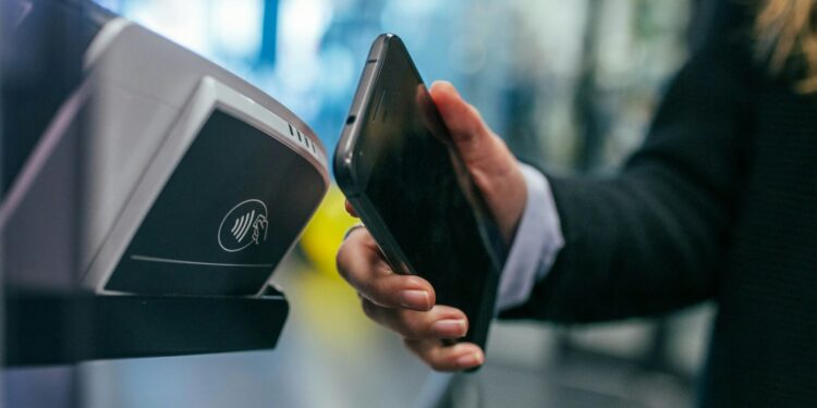 Mesh Adds Apple Pay to Let Shoppers Spend Crypto, Settle in Stablecoins
