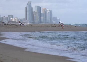 Florida lawmakers try to balance condo safety with cost