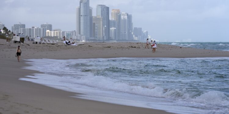 Florida lawmakers try to balance condo safety with cost