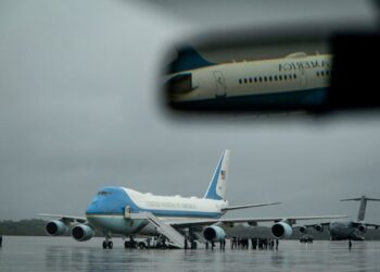 Trump, pressed on Qatari jet, says only ‘stupid’ people reject gifts