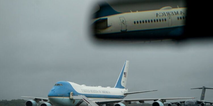 Trump, pressed on Qatari jet, says only ‘stupid’ people reject gifts