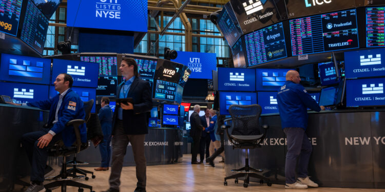 Stock Market Sinks After Trump Threatens Tariffs on Apple, EU