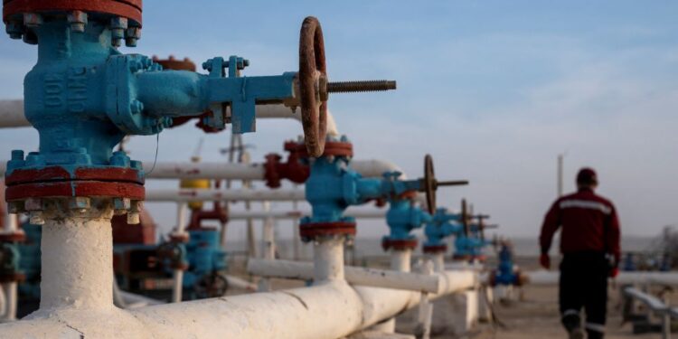 Banks told to dump fossil fuels to meet new net zero standard