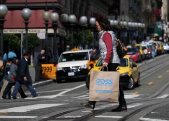 Off-price retailer Ross flashes another sign that consumers are seeking discounts this fall