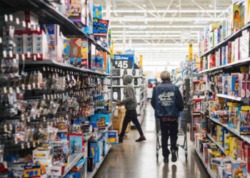 Stock market’s consumer sectors are ‘unfavorable’ after lagging S&P 500 earnings growth