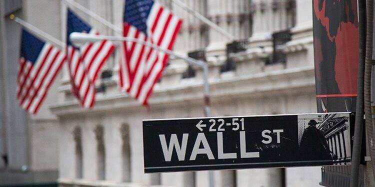 Retail Traders May Face Volatility as Wall Street CEOs Warn of Market Drop Over 10%