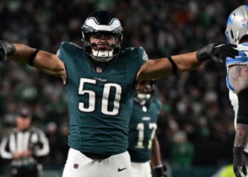 Eagles Defense Bottles Up Lions’ Explosive Offense To Take Halftime Lead, 13-6