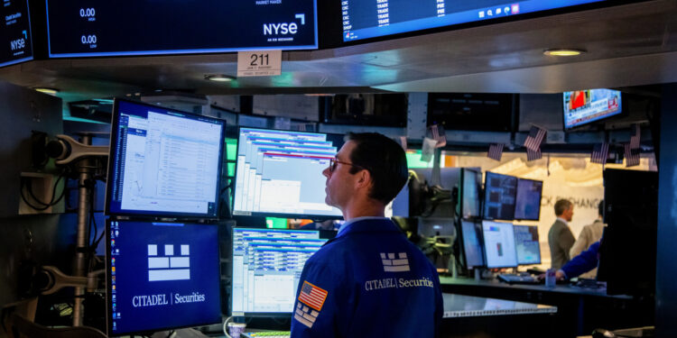 Stock Market Today: S&P 500, Dow Flat As Jobless Claims Report Show Lowest Unemployment Claims Since 2021