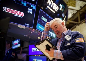 AI spending, strong corporate profits, Fed rate cuts seen as key to 2026 US stock market