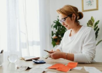 Who provides cloud-based enterprise financial systems?