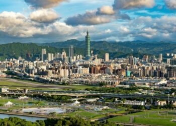 Foreign Funds Ditch $50 Billion in Asian Stocks as Oil Shock Dims Prospects