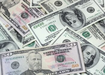 Dollar Climbs on Fears of a Prolonged Iran War