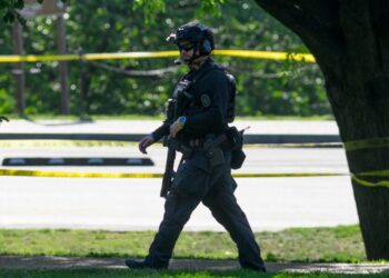 Secret Service says suspect opened fire on them and was shot in exchange near Washington Monument