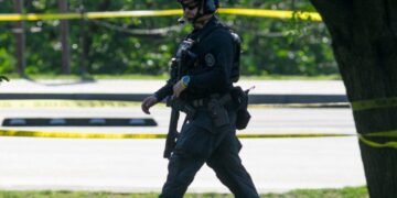 Secret Service says suspect opened fire on them and was shot in exchange near Washington Monument