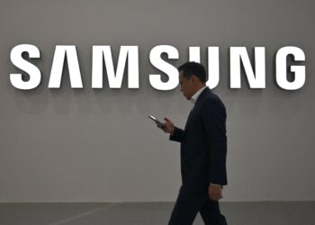 This chart tells the story of the world’s hottest stock market as Samsung value reaches $1 trillion