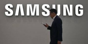 This chart tells the story of the world’s hottest stock market as Samsung value reaches $1 trillion