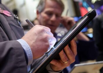 Fidelity sends critical message to cash-heavy investors