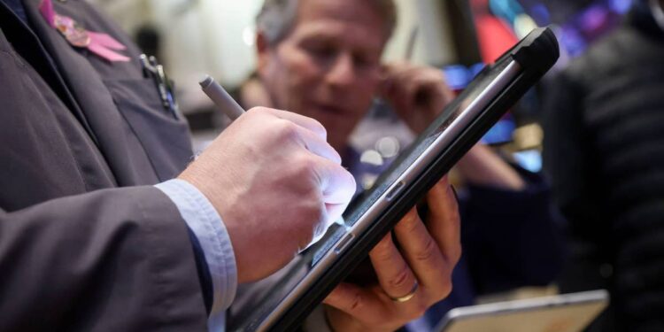Fidelity sends critical message to cash-heavy investors