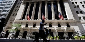 The stock market just did something eerily similar to the dotcom bubble top in 2000