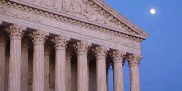 US Supreme Court backs FCC, SEC in rulings on regulatory powers