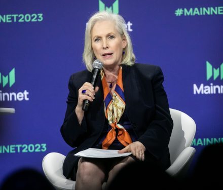 Trump’s Crypto Corruption Puts Centrist Democrats in Bind